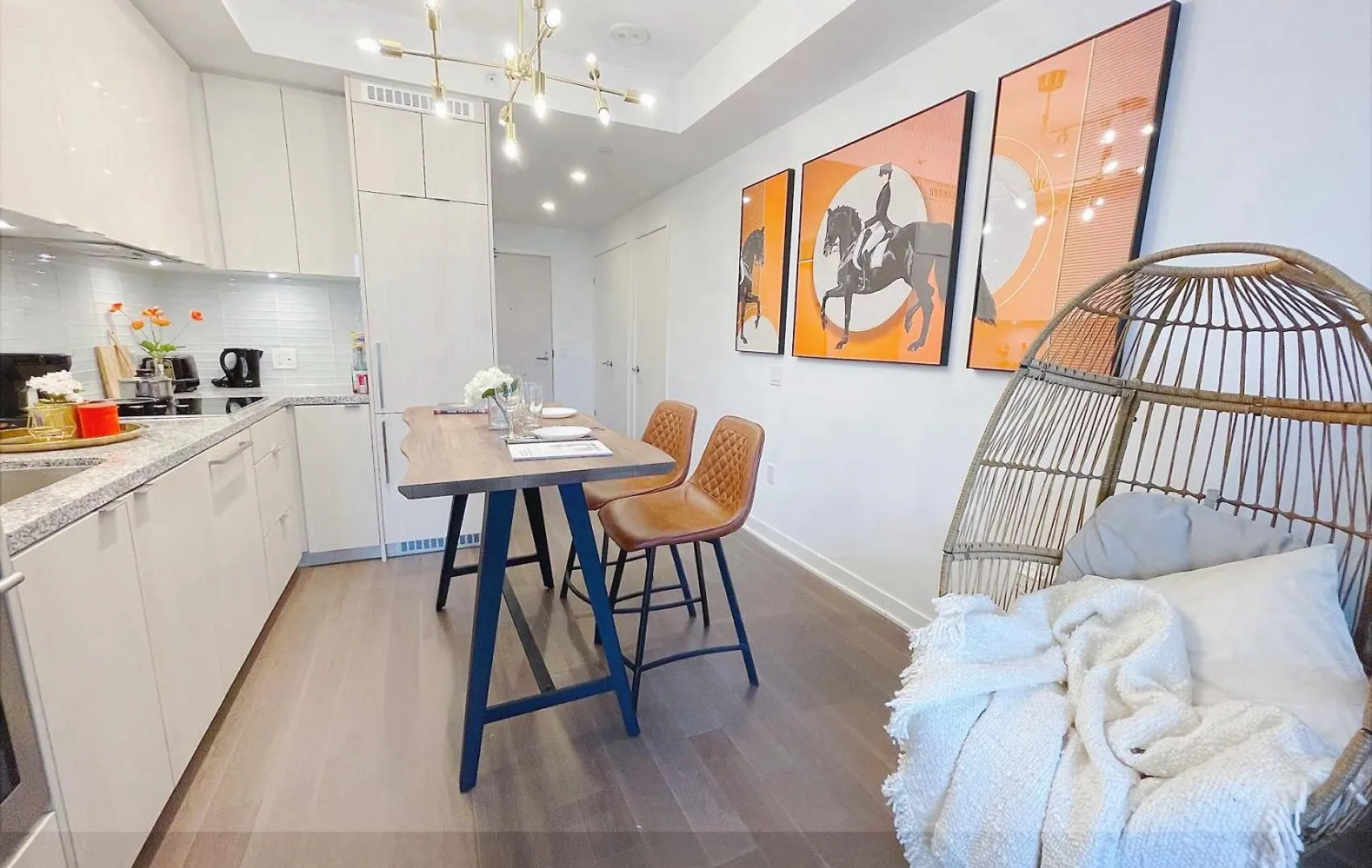 King Suites In Downtown Toronto Near Cn Tower Rogers Centre B 0*,  Canada