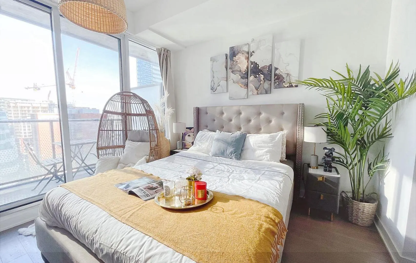 King Suites In Downtown Toronto Near Cn Tower Rogers Centre B 0*,  Canada